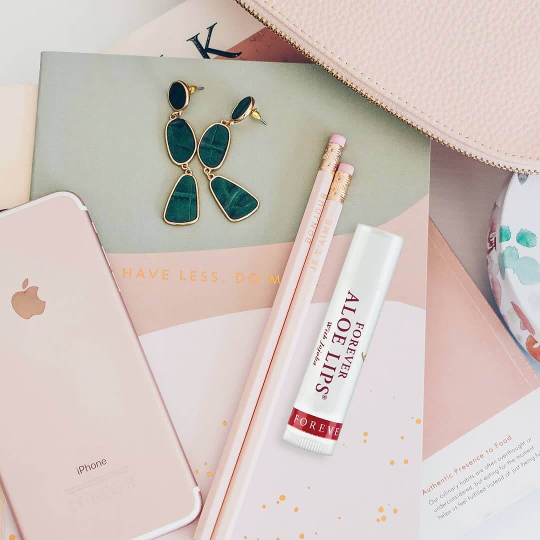 آلوئه لیپس فوراور، همراه همیشگی شما